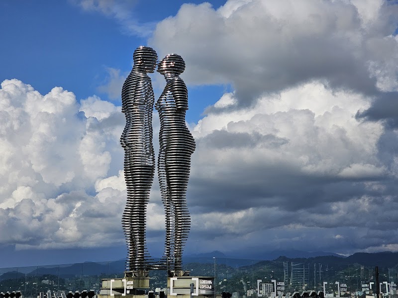Sculpture "Ali and Nino"